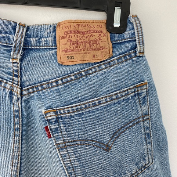 Vintage Levi’s 501 denim shorts size 28 (fits like 24/25) - Picture 4 of 9